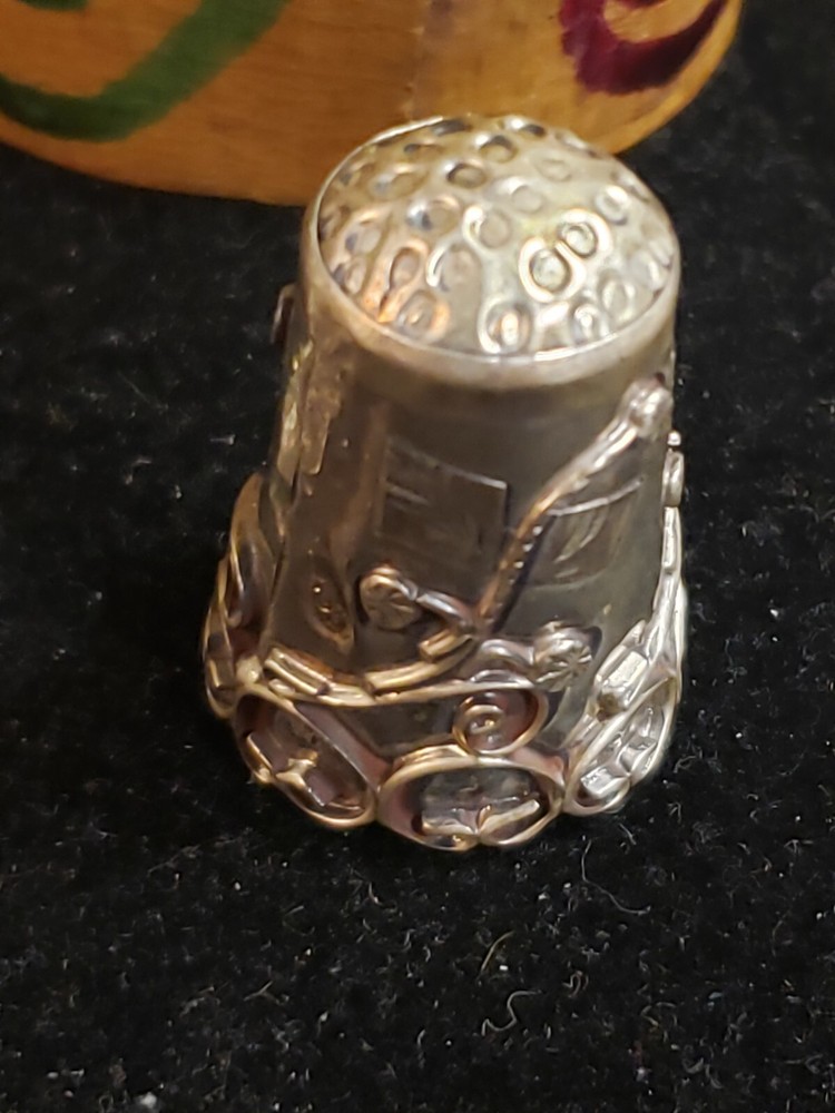 .925 STERLING SILVER THIMBLES TAXCO MEXICO SIGNED WITH TREE BARK CASE