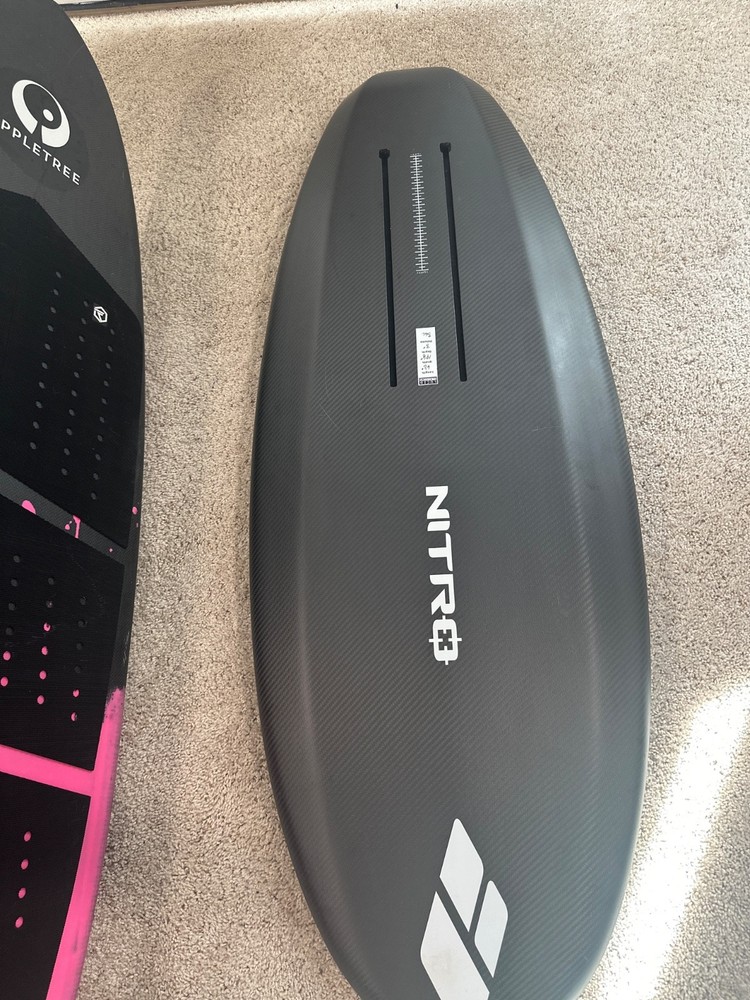 Amos shapes foil board