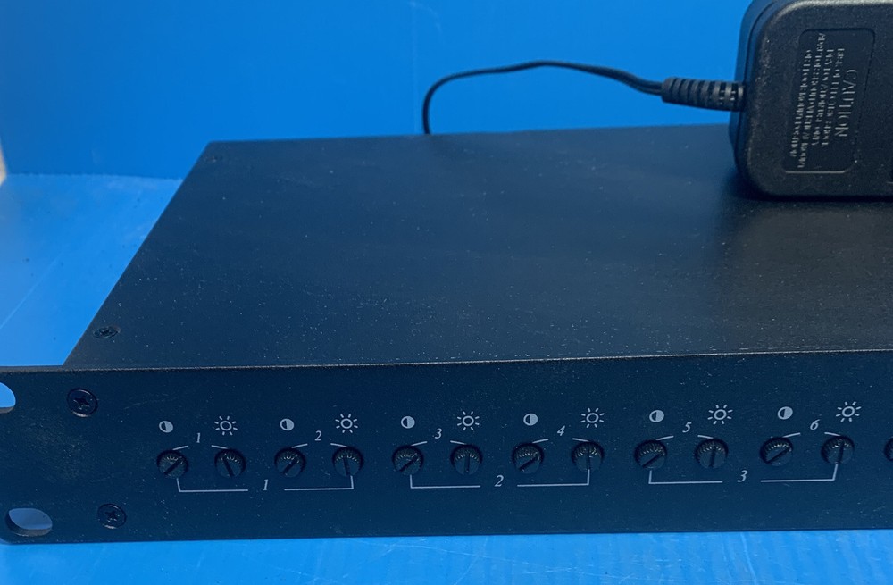 8 Input 16 Output Video Distribution Amplifier