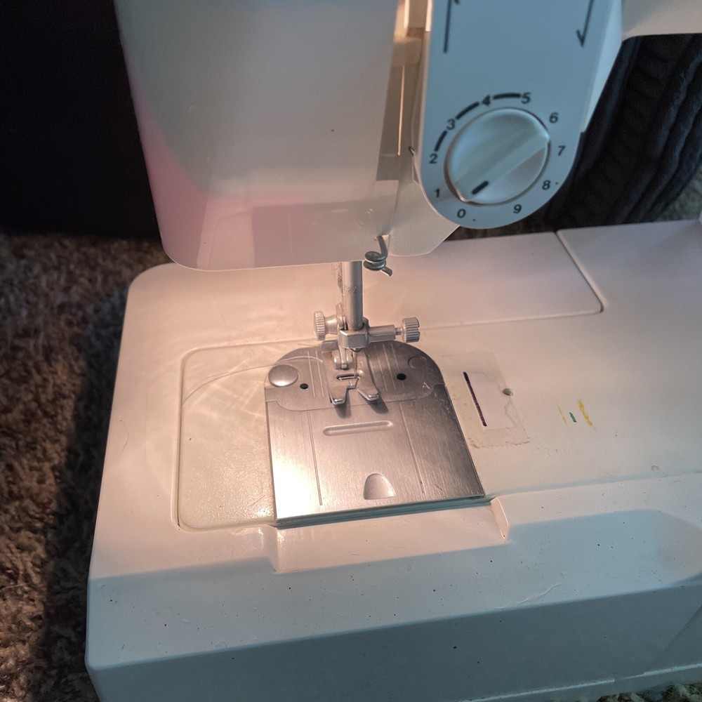 Singer Sewing Machine model 2517C with pedal 130V Tested does work!