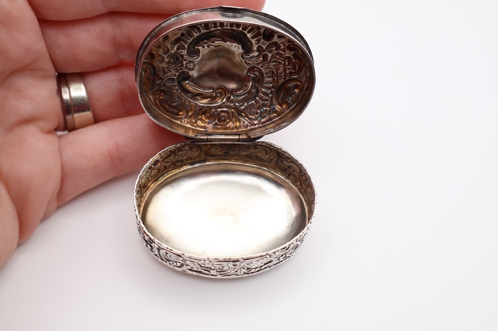Charming Antique Solid Silver Repousse Small Oval Trinket Box Birmingham 1900