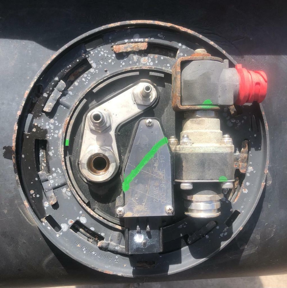 FREIGHTLINER CASCADIA DEF TANK WITH SENDING UNIT