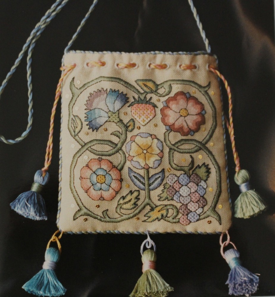 Queen's Sweet Bag - by Nostalgic Needle