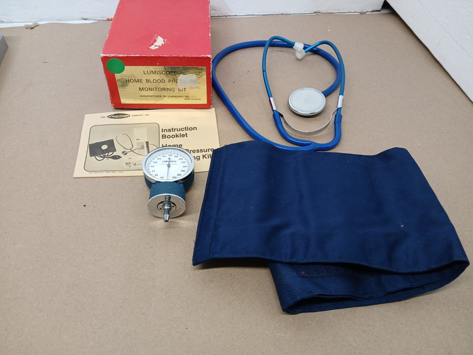 Vintage Lumiscope Home Blood Pressure Monitoring Kit Aneroid w/ Box Japan