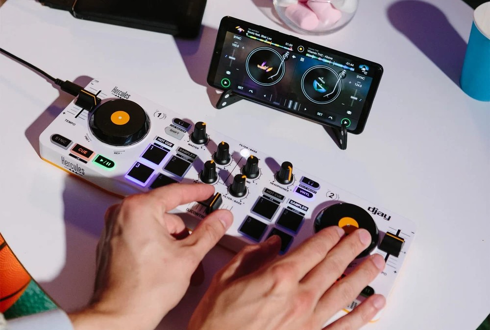 Hercules DJControl Mix – Bluetooth Wireless DJ Controller for Smartphones