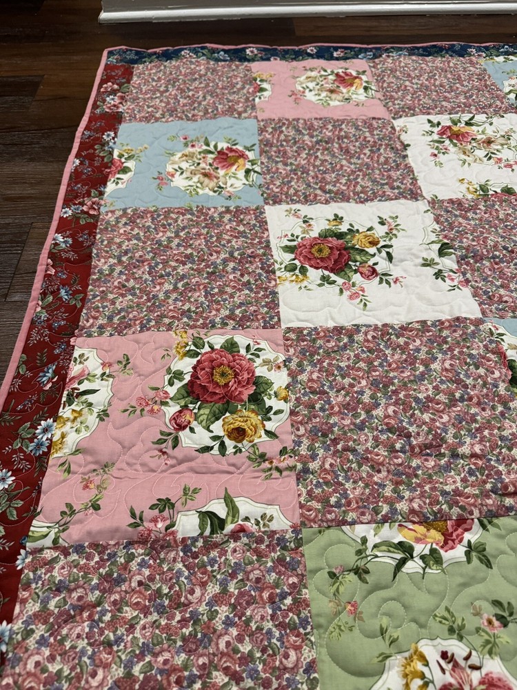 Cottage Chic Floral Patchwork Quilt Bedspread 51x41”