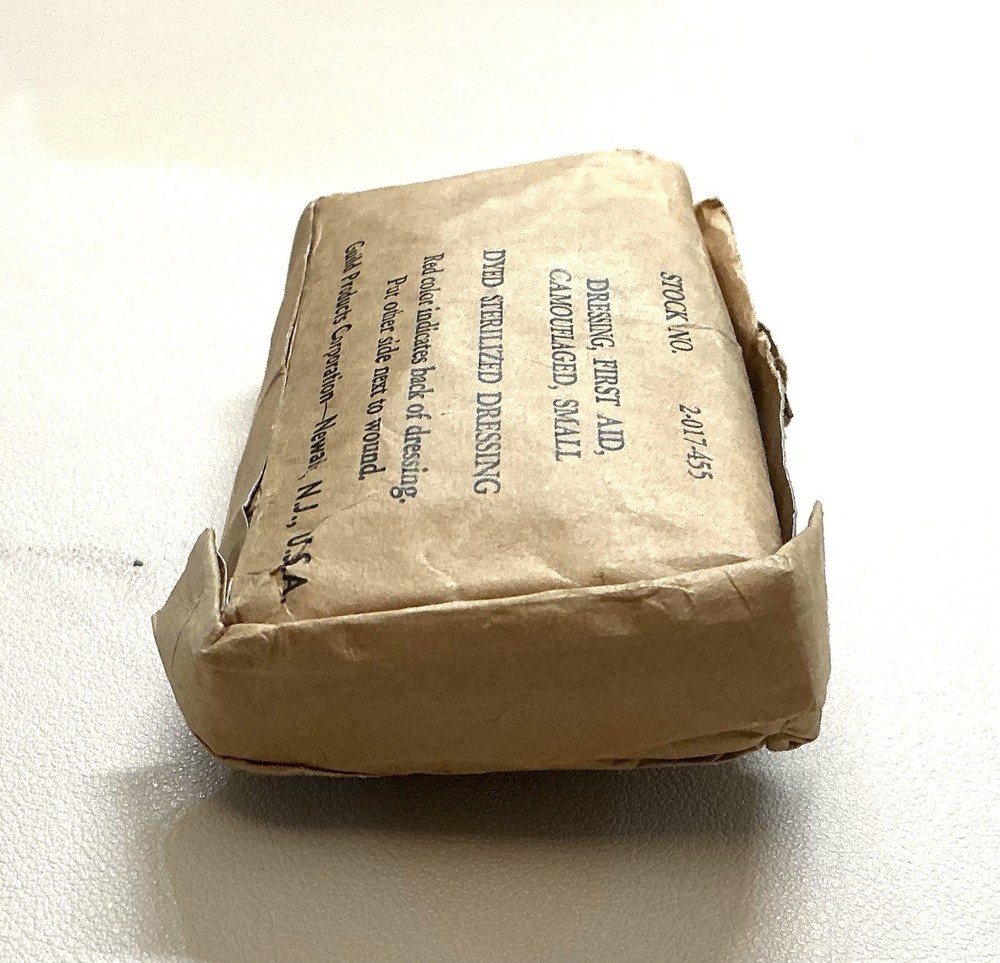 1945 US Military Dyed SterilizedDressing First Aid Camouflage With Canvas Pouch