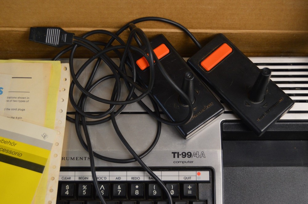 Vintage Texas Instruments Home Computer TI-99/4A Powers On +Games