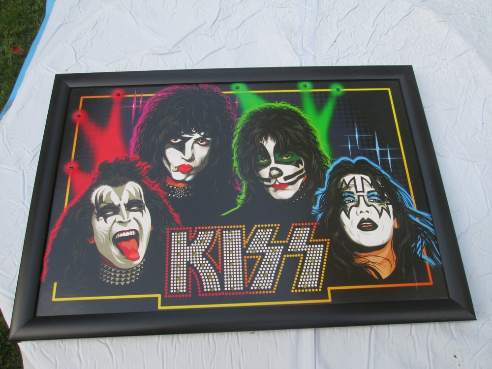 Working ....Kiss Catalog Led Lighted Artwork 2004