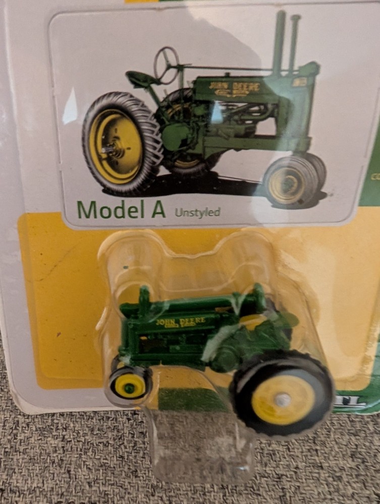John Deere 1/64 Tractor Model A Ertl 2018 Read