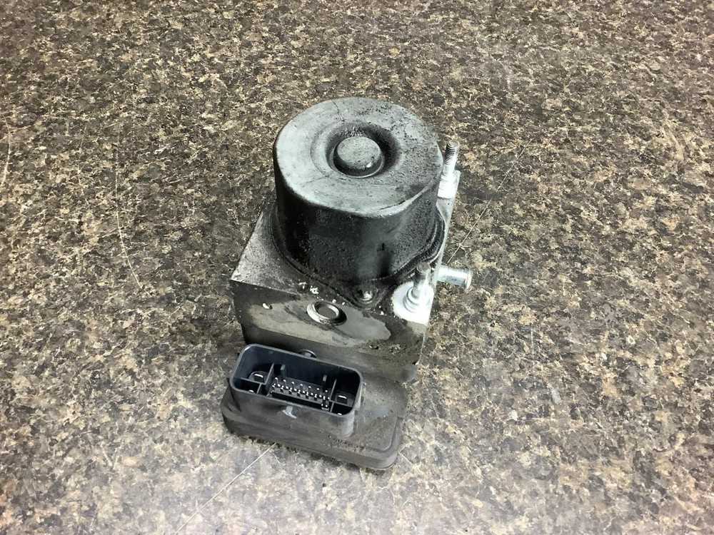 14 Harley Electra-Glide FLHT FLHTK ABS Pump Module 85H