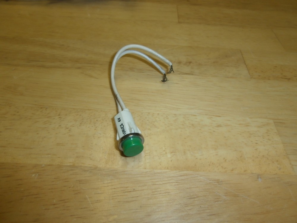 IDI 1090C GREEN PANEL INDICATOR LAMP 6 VOLT,NOS