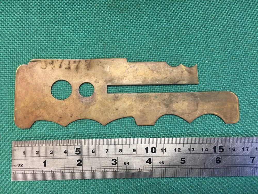 WWII / WWI Brass Multi-Purpose BUTTON BADGE UNIFORM CLEANING GUARD