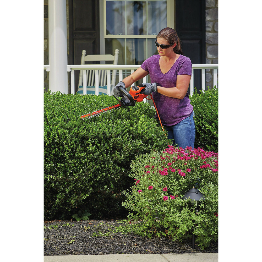 Black & Decker BEHT200 120V 3.5 Amp 18 in. Electric Hedge Trimmer New
