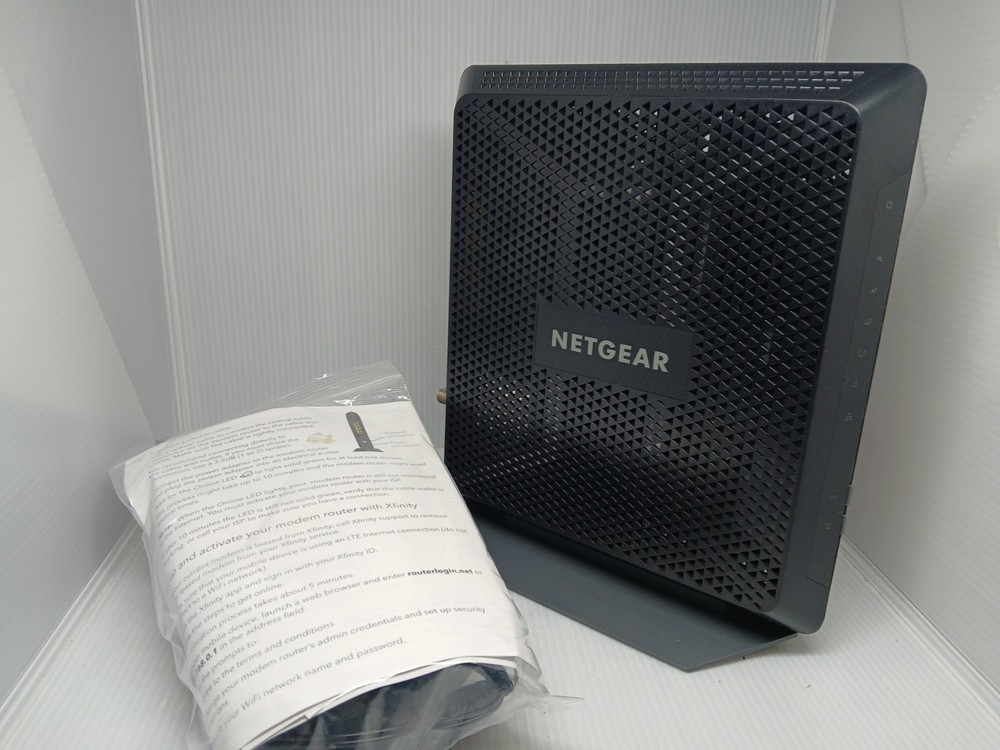 Netgear Nighthawk "AC1900" Cable Modem Router (C7000v2) Powers On