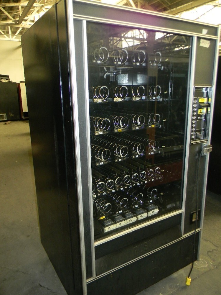 AP 113 REFURBISHED SNACK VENDING MACHINE AUTOMATIC PRODUCTS