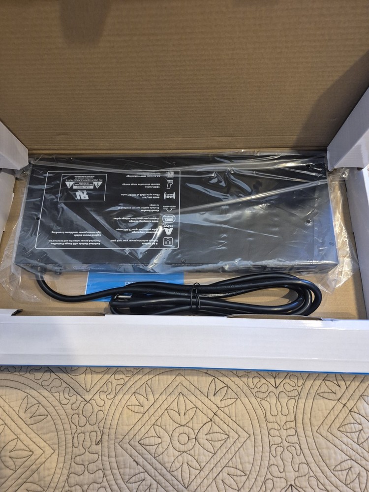 NEW Livewire PC900 Power Conditioning Distribution System 9 Outlets