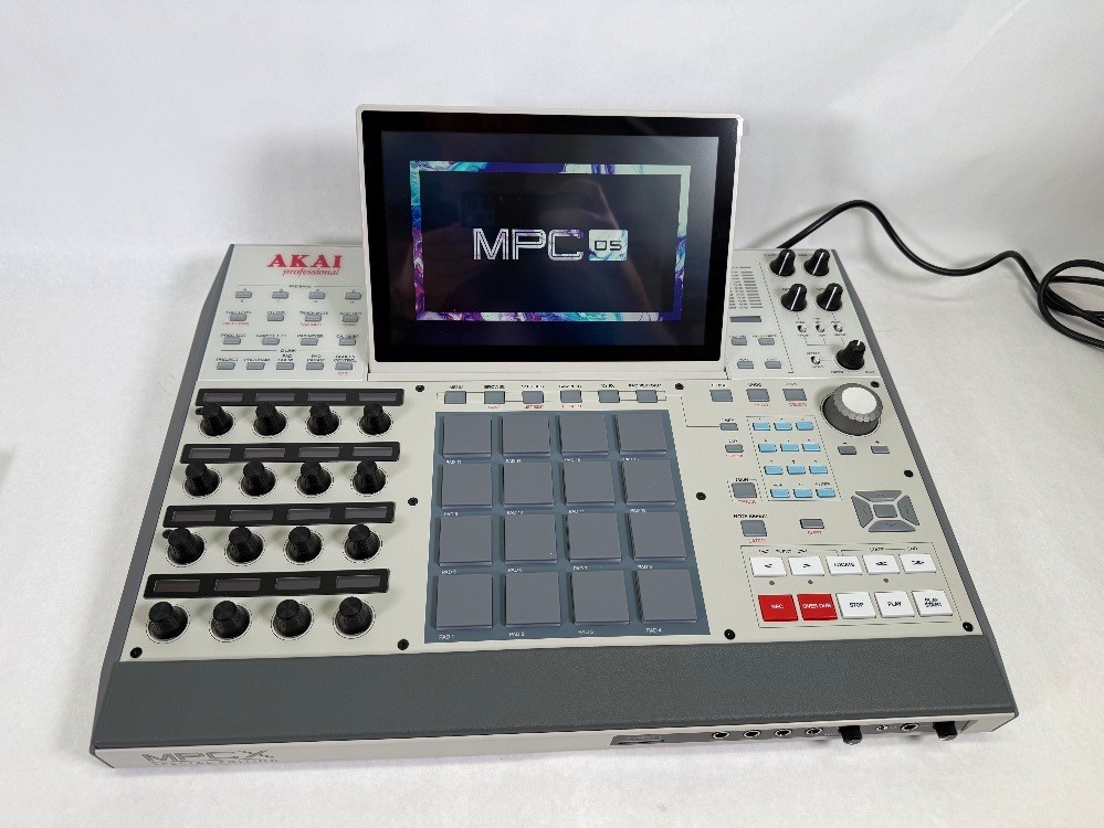 Akai Professional MPC X Standalone Sampler & Sequencer Special Edition