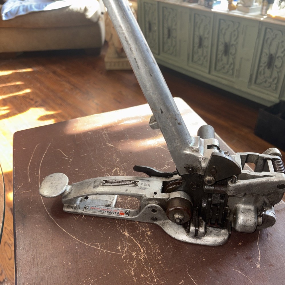 Signode Seal Feed Strapping Machine Model SFC5823 Size 5/8