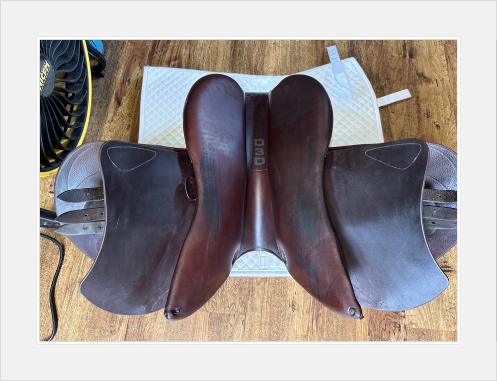 Devoucoux Biarritz Lab Jump Saddle. 18” Arcade Normale