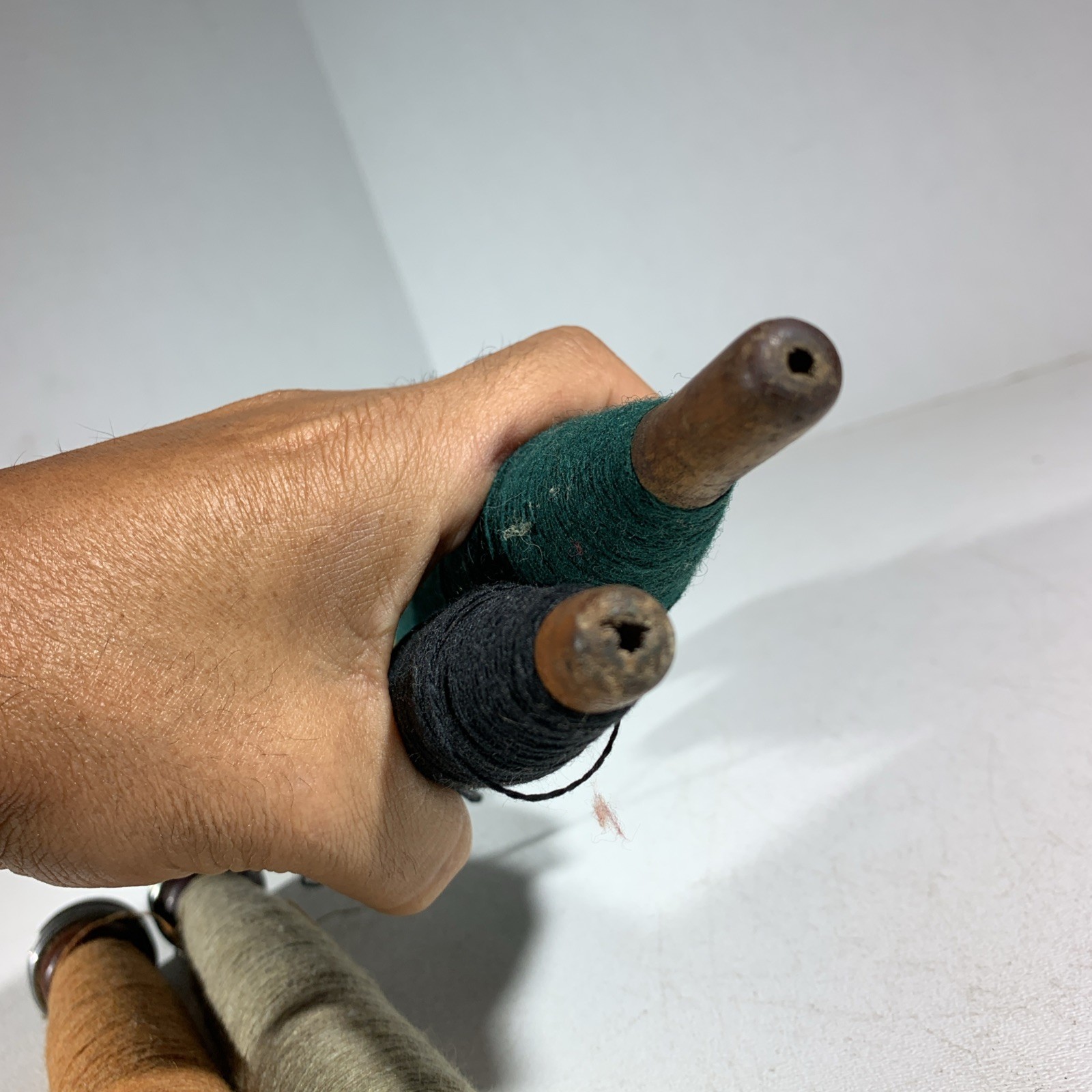 Lot Of 4 Antique Wooden Textile Spindle Bobbins Spools with Thread 7.75”-10”