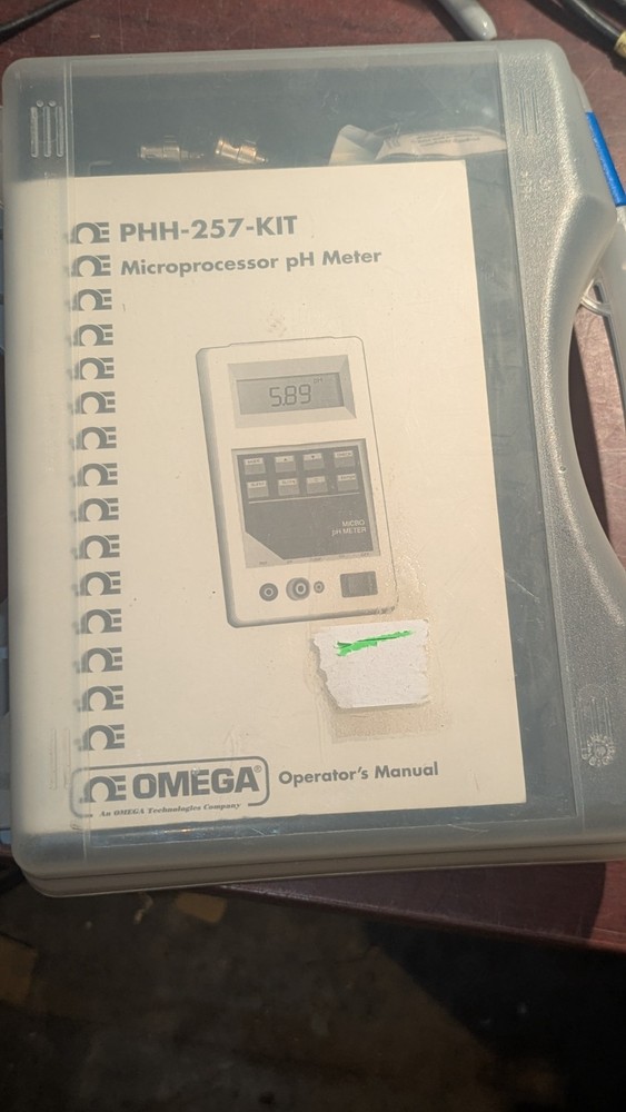 Omega PHH-257 Microprocessor PH Meter w Case & Probes READ CONDITION