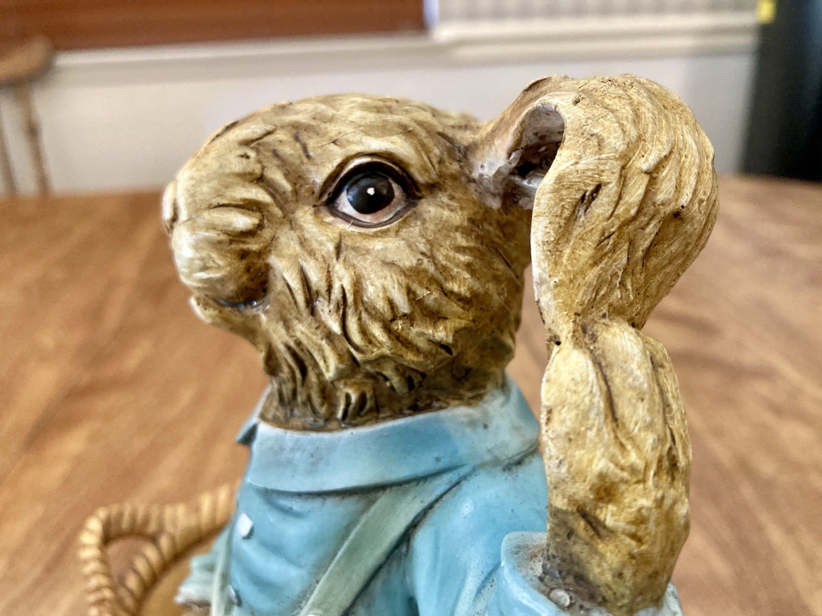 Chrisdon Rabbit Figurine Resin Basket