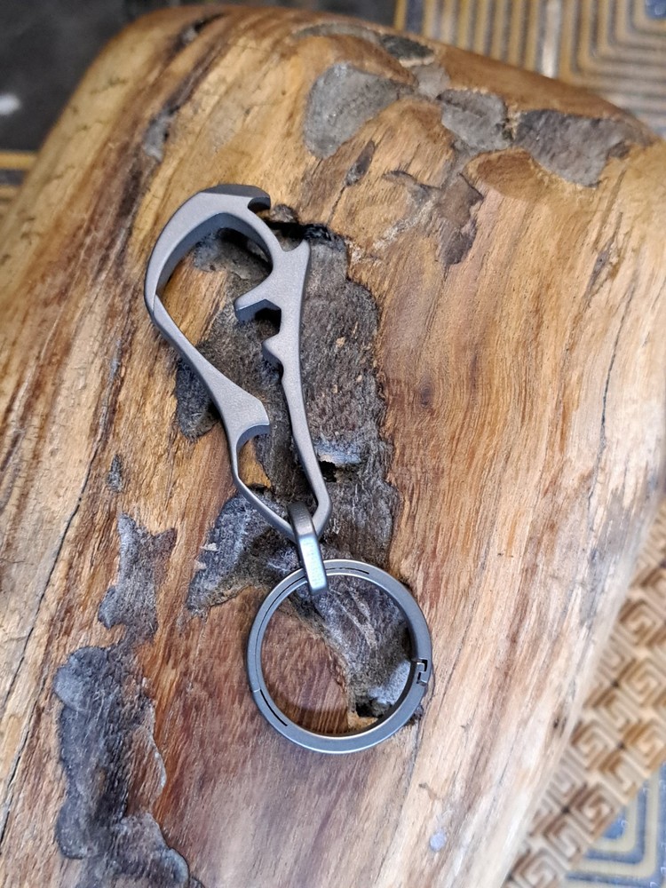 EDC TITANIUM MULTI-TOOL CARABINER KEYCHAIN