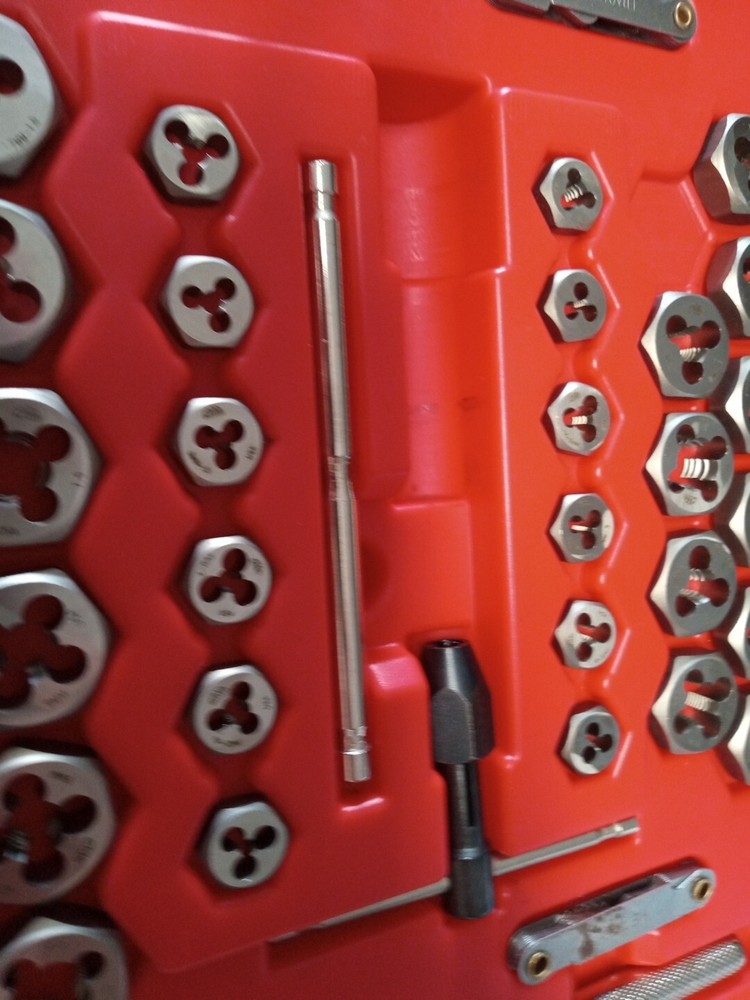 MAC Tools TDPLUS 117-Pc Deluxe Threading Set - Standard & Metric - INCOMPLETE