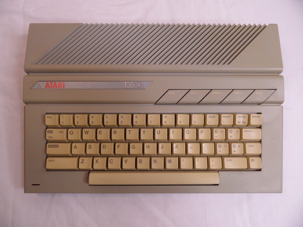 Atari XE 130xe Computer NTSC with Power Supply and AV cable - Tested