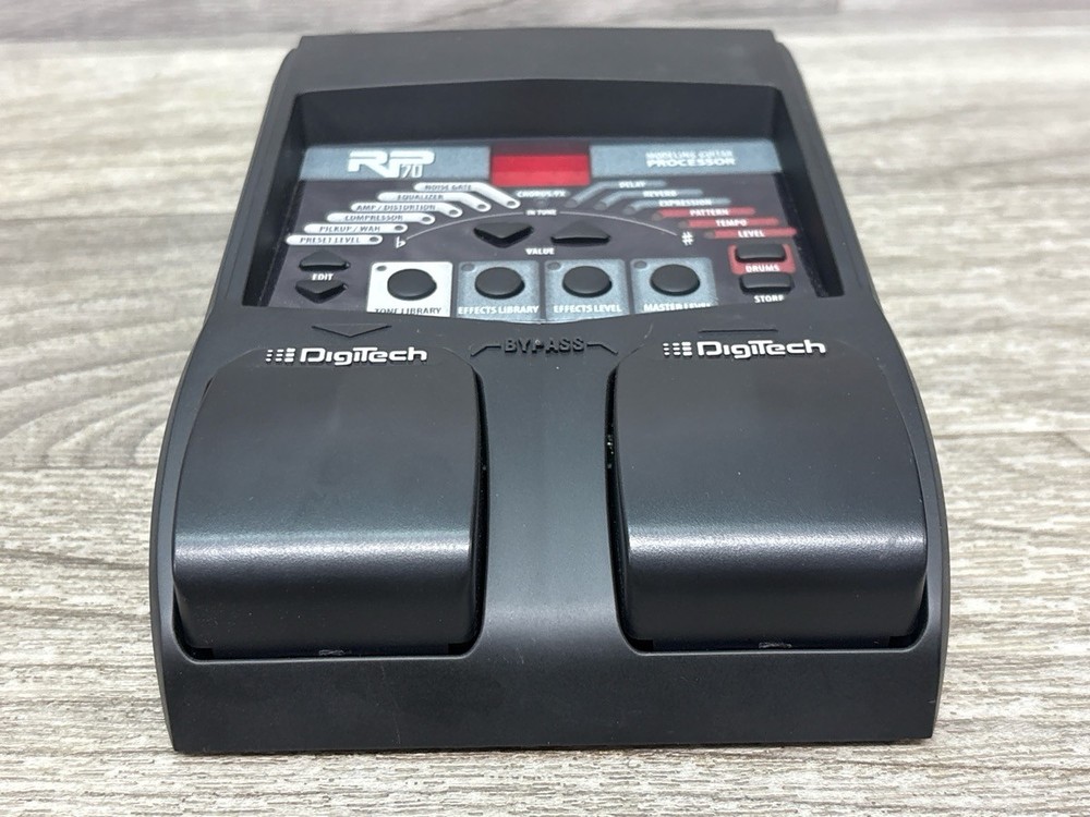 Digitech RP-70 Guitar Multi-Effects Processor with Amp Modeling (A1D026467)