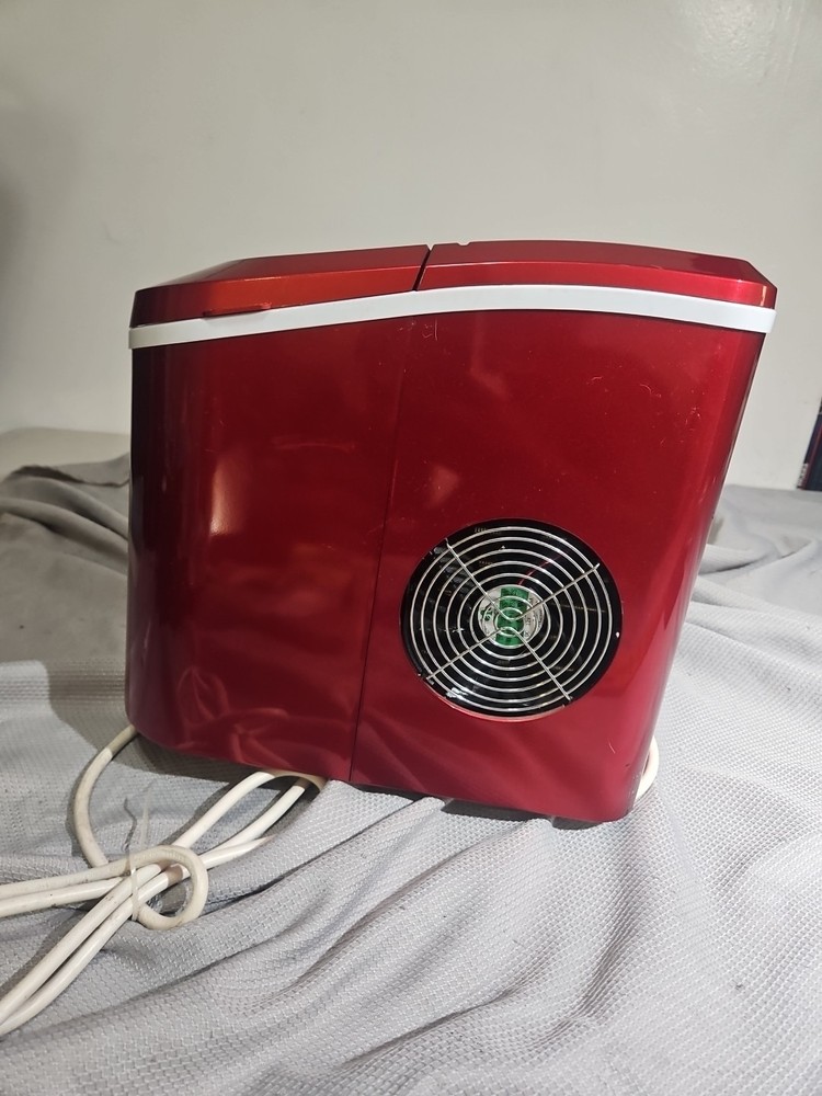 Igloo Portable Ice Cube Maker Model No. ICE102-RED