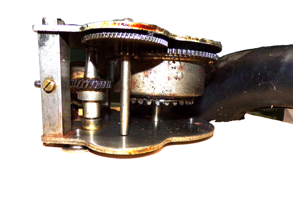 BRUNSWICK PORTABLE DISC PHONOGRAPH MODEL 102