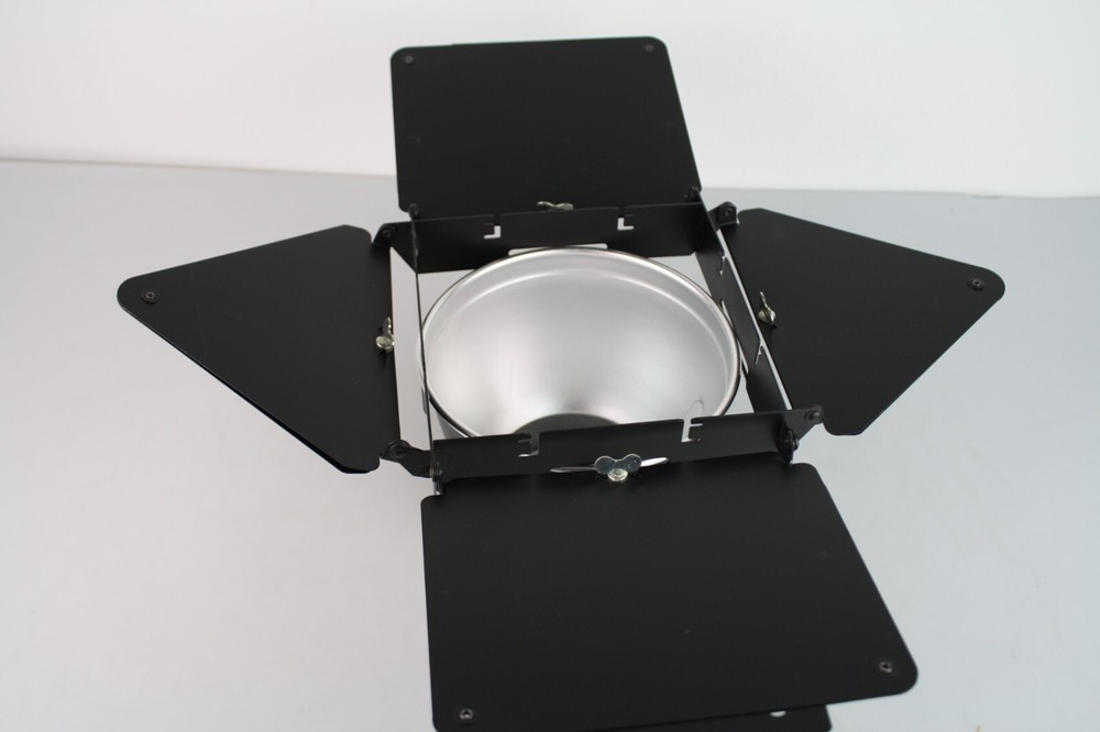 4 Leaf Barndoor Kit w/ 7" Reflector