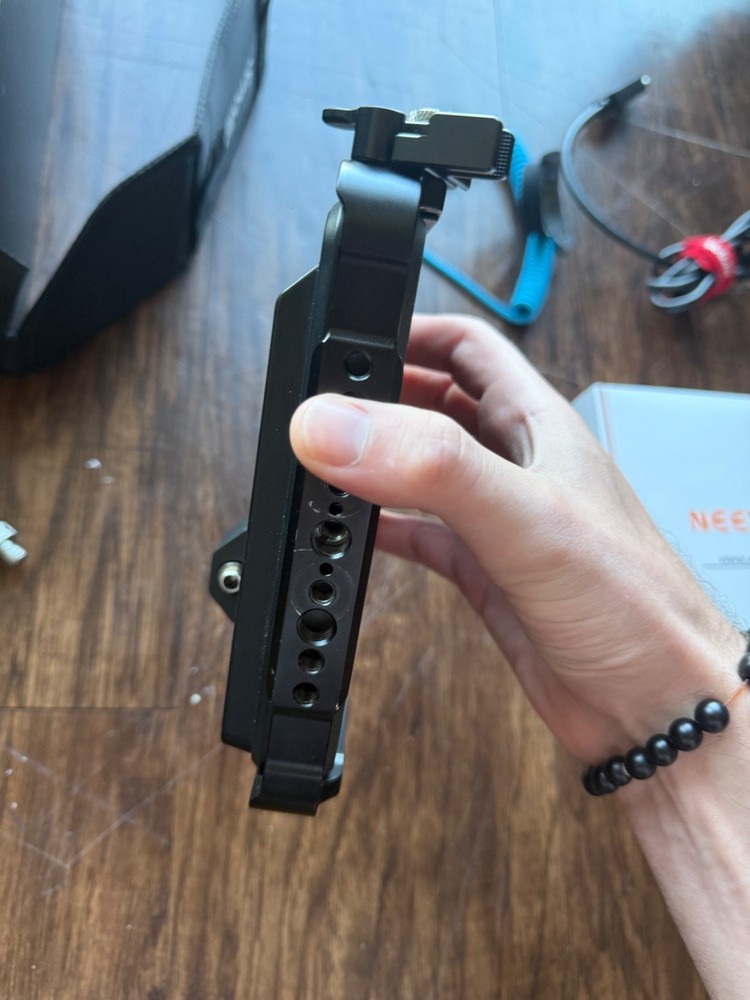 Atomos Ninja V+ SmallRig Cage,V-Mount Could Carter & Cable, Sun Visor, batteries