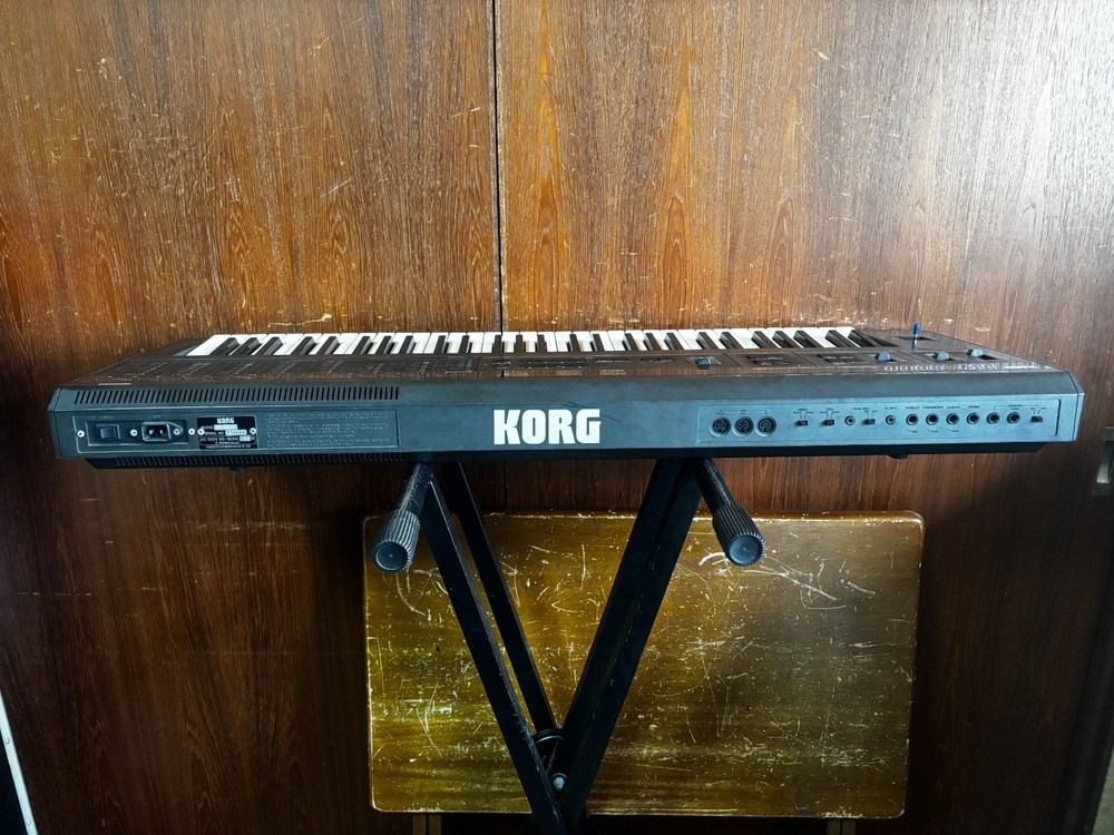 Korg DW-8000 Programmable Digital Waveform Synthesizer DWGS New battery