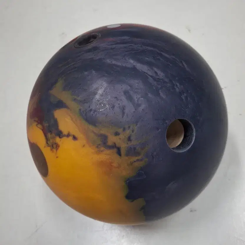 Storm Marvel Max Strike 15lb Hook Bowling Ball - Used