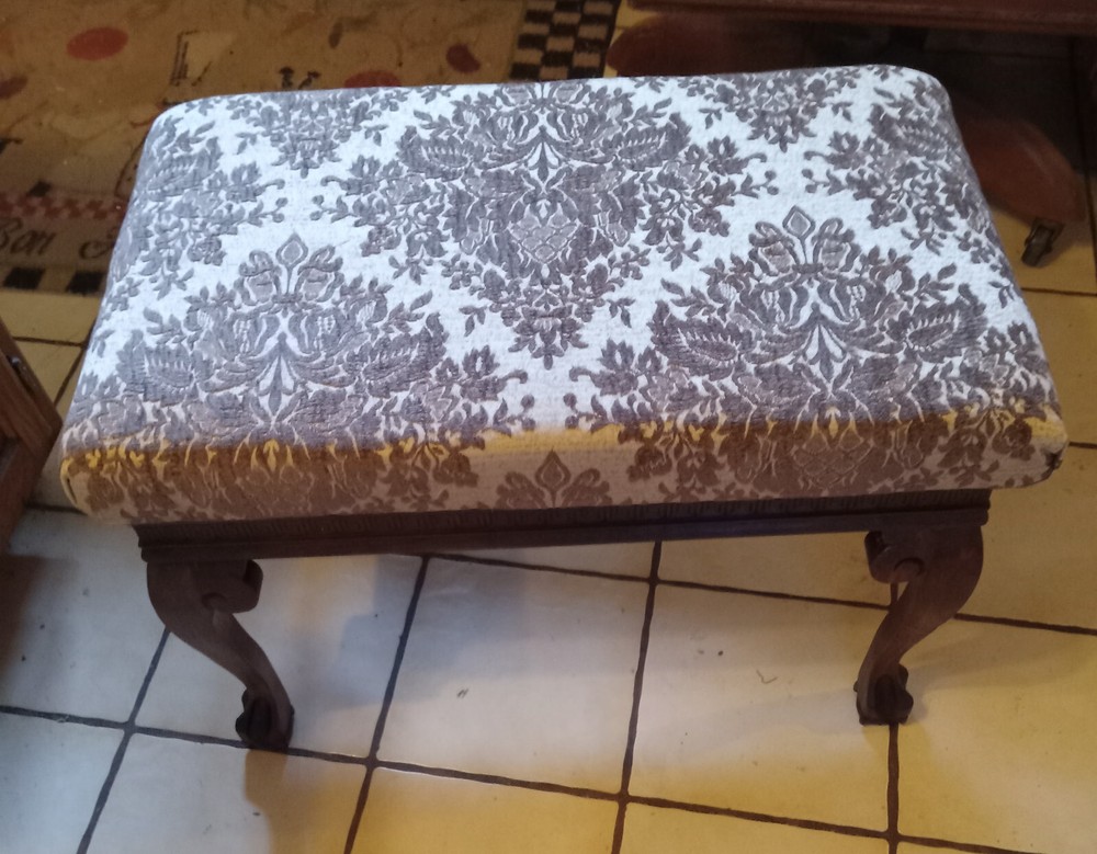 Walnut Vanity Bench   (VB-119)
