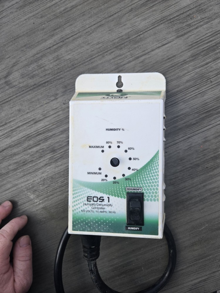 Titan Controls EOS 1 Humidity Controller 120V Humidify/Dehumidify Analog