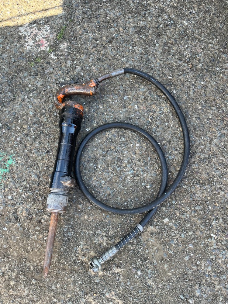 American Pneumatic Rivet Buster with one bit