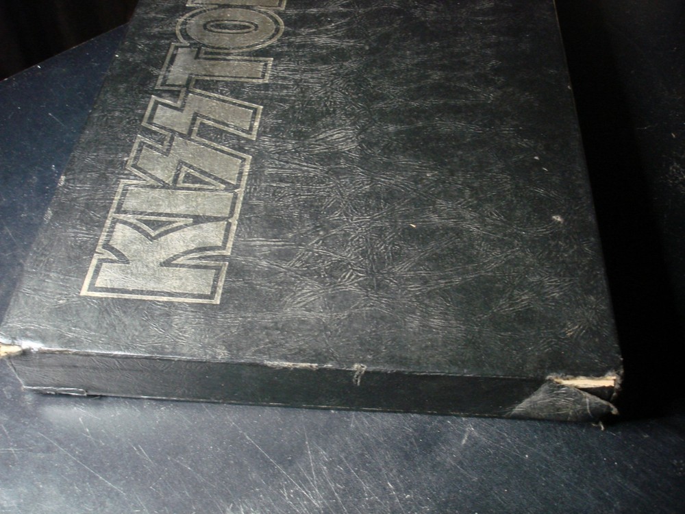 KISS BAND SIGNED AUTOGRAPHED NUMBERED KISSTORY BOOK