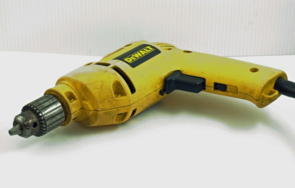 Dewalt DW100 3/8” (10 mm) Corded Drill with Bubble Level