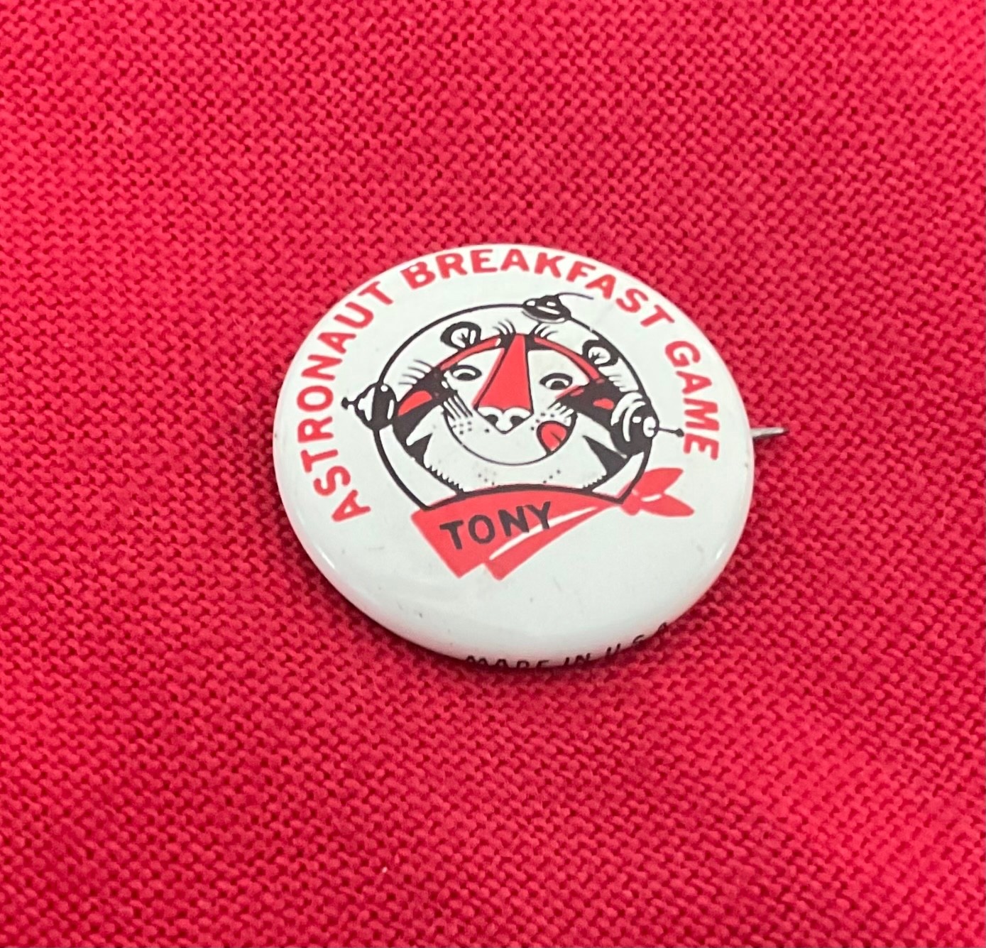 Kellogg's Pinback Tony The Tiger Astronaut Breakfast Game Pin Button 1960s Vtg