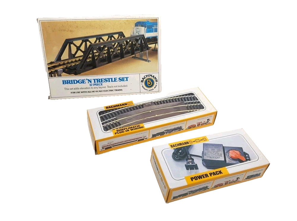 Bachmann HO Scale Electric Train Set 11 Piece Track Bridge Power Pack Engine Car
