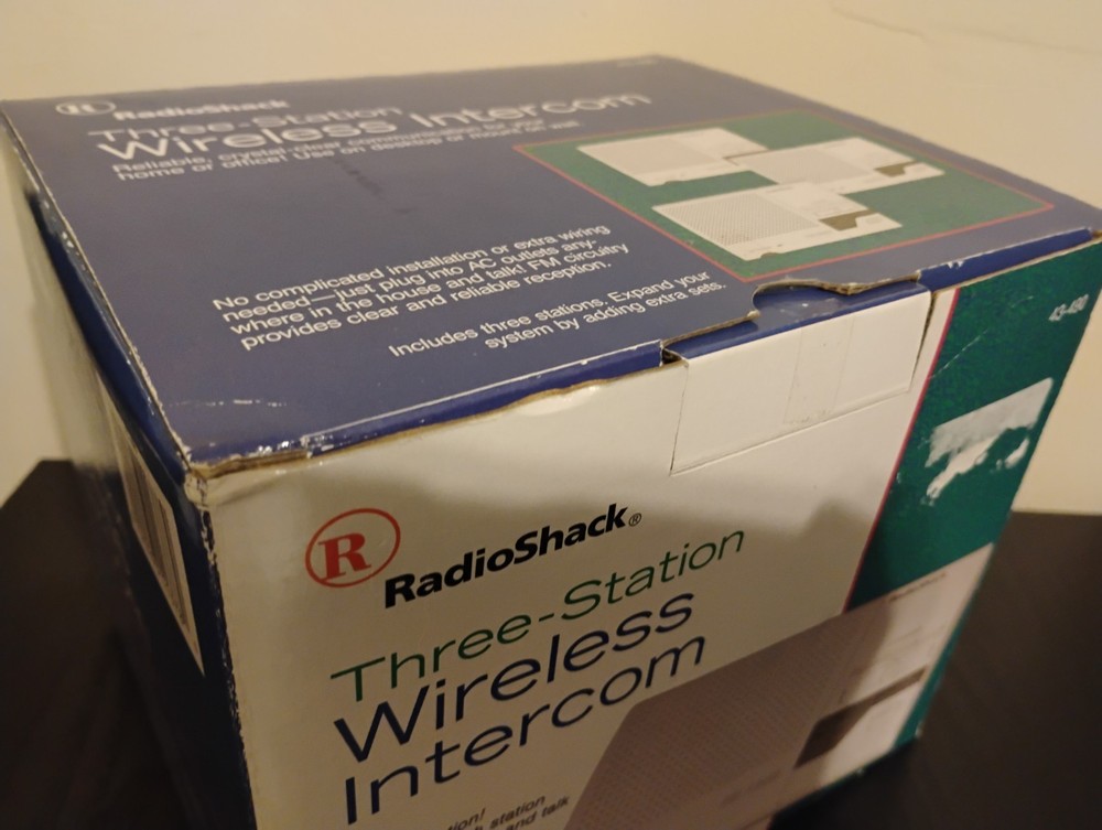 RadioShack Three Station Wireless Intercom FM Plug n Talk 43-490 Never Used