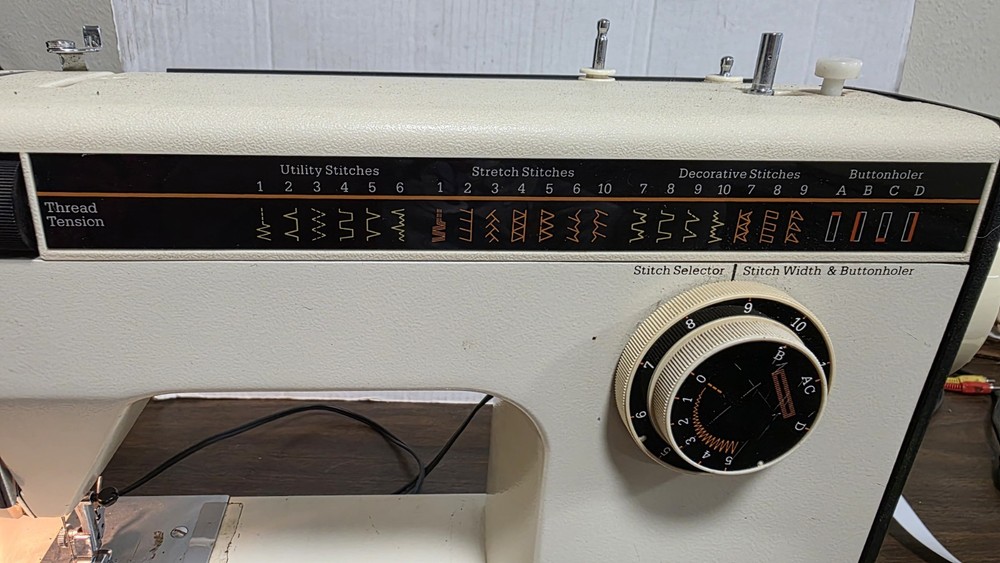 Montgomery Ward UHT J1954 Sewing Machine