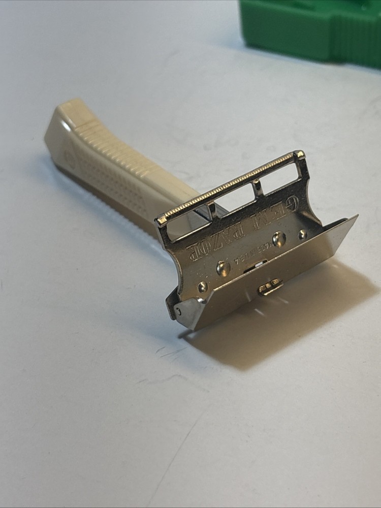 1950s Gem Silver Featherweight Safety Razor in Box