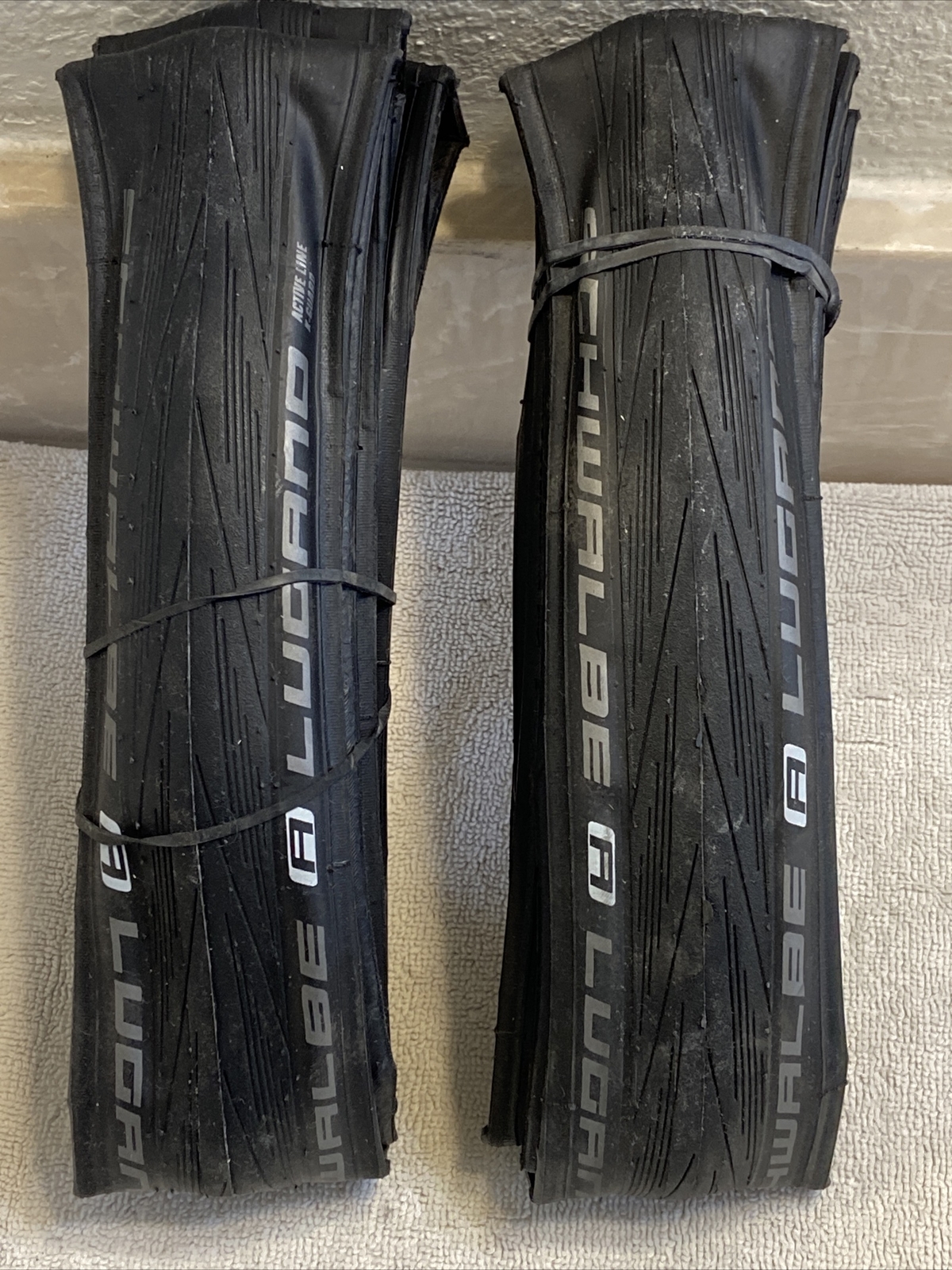 Schwalbe Lugano Folding Clincher Tires -one pair of tires- 700 x 25 Clinchers