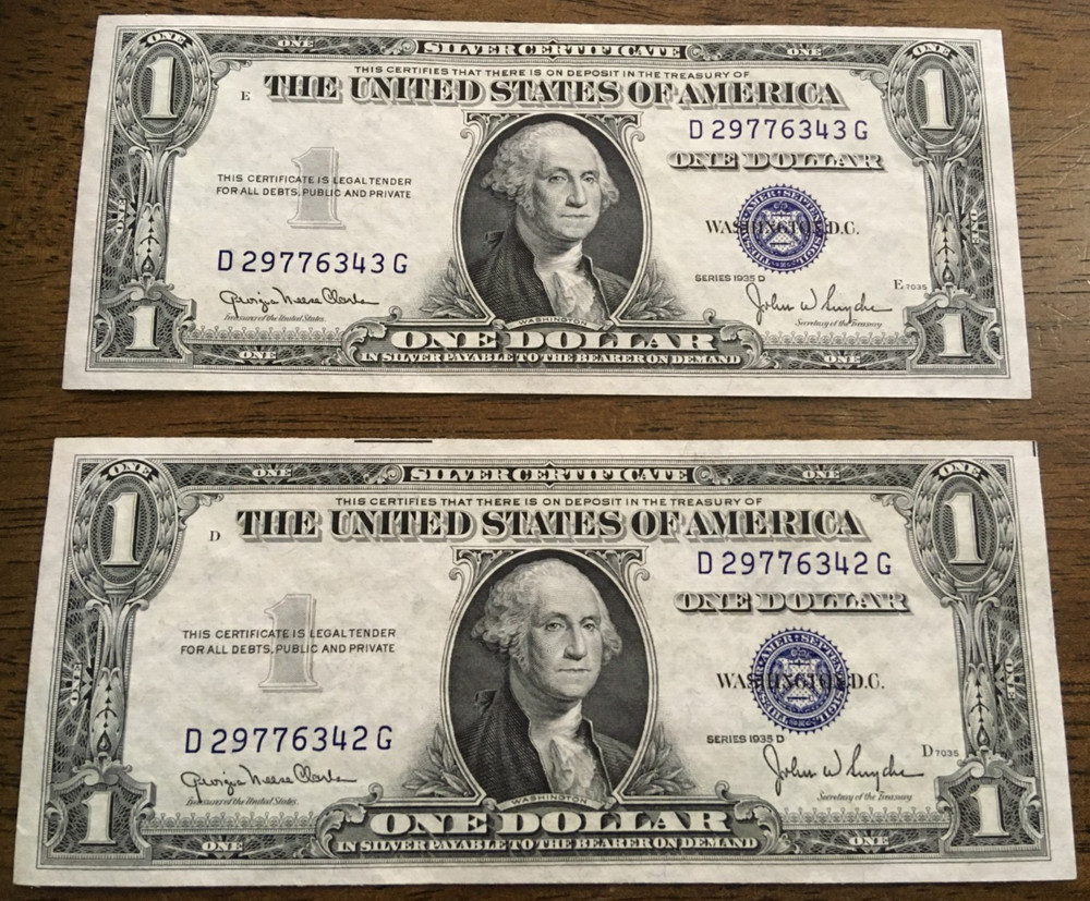 1935 D $1.00 silver certificate Two Consecutive Notes uncirculated