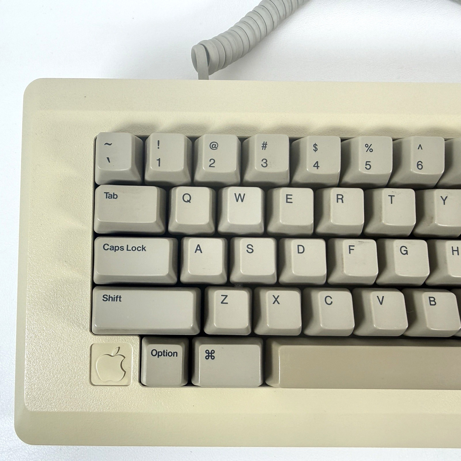 Apple Keyboard and Cable for Macintosh 128k 512k Mac Plus RARE Vintage M0110